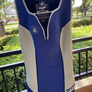 Body glove womens size 5/6 shorty wet suit.